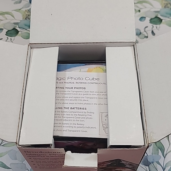Brookstone Magic Photo Cube - Picture 3 of 4